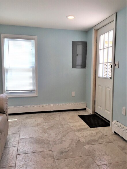 Building Photo - 44 Hancock Ave