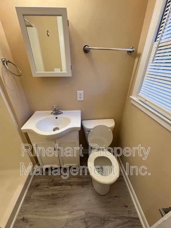 Building Photo - 1042 Westover Cir