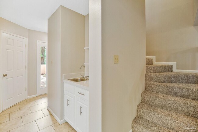 Building Photo - 464 E Burgess Rd