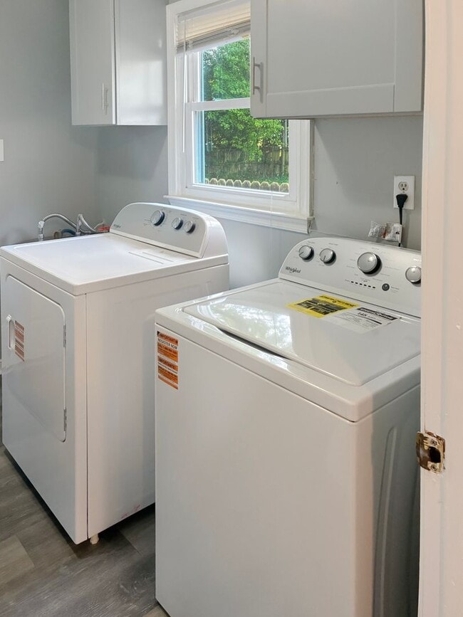 Building Photo - 3 Bedroom Northside Gem
