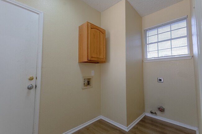 Building Photo - 7414 Westhaven Dr