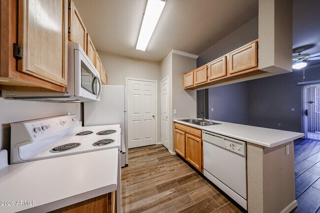 Building Photo - 5401 E Van Buren St