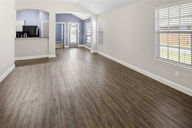 Building Photo - 916 Crested Point Dr