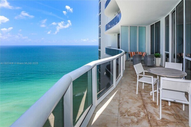 Building Photo - 15901 Collins Ave