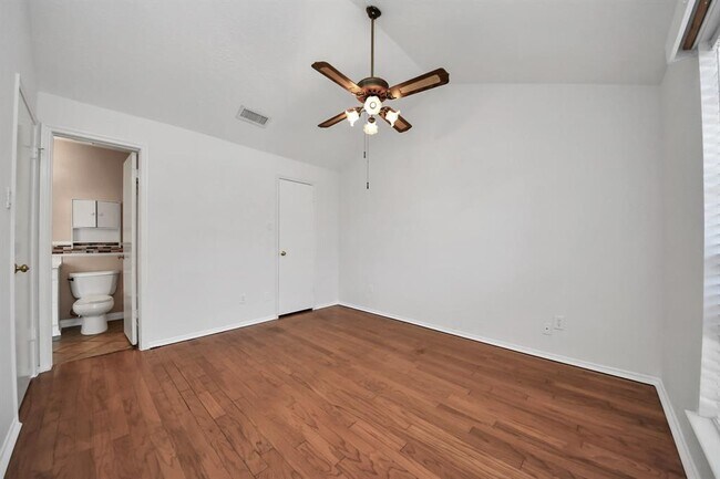 Building Photo - 12922 Grovemill Dr
