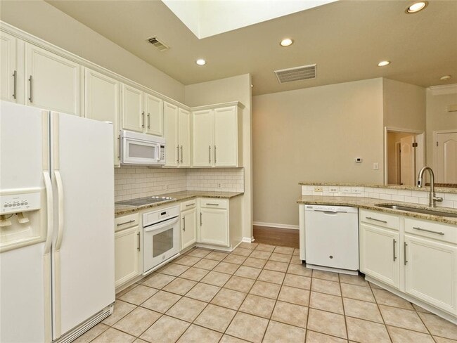 Building Photo - 11 Troon Dr