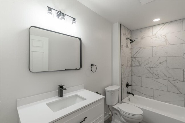 Building Photo - 531 Parkhill Cir