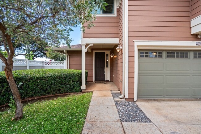 Building Photo - Kahoma Village: Fully furnished 4-bedroom, 2.5-bath home