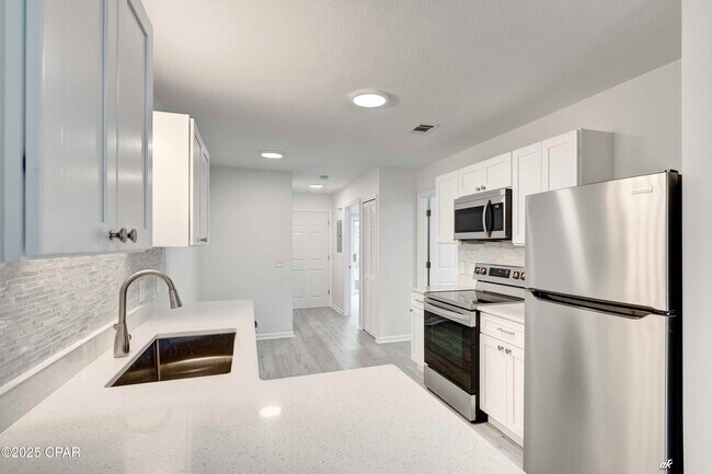 Building Photo - 2625 Lagoon Knoll Dr