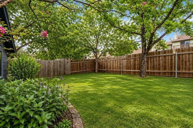 Building Photo - 1706 Royal Hill Dr