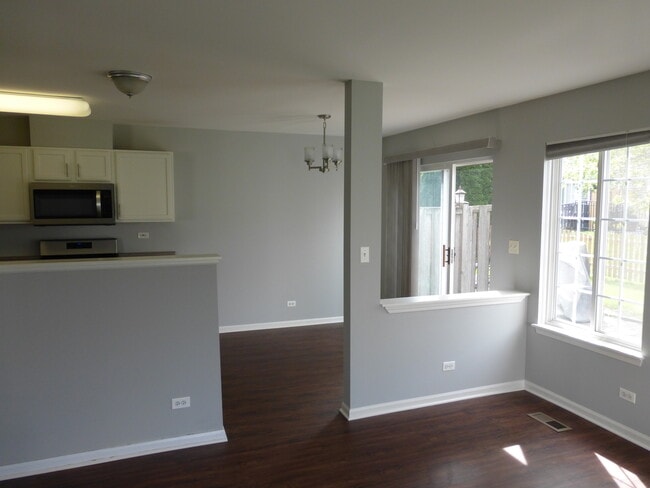 Building Photo - 4676 Magnolia Ln