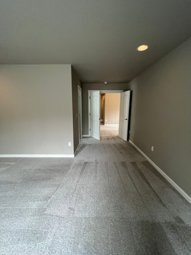 Building Photo - Quiet Luxury in a Forested Cul de Sac with...