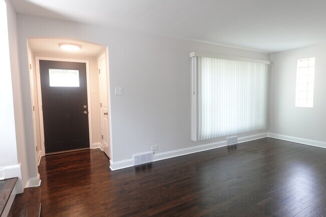 Building Photo - 2247 S 9th Ave