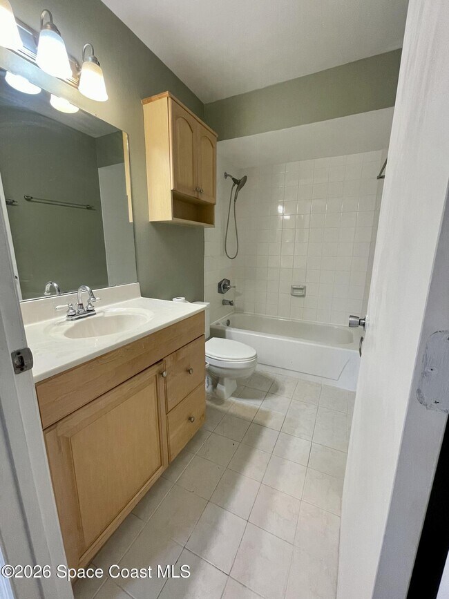 Building Photo - 4775 Lake Waterford Way