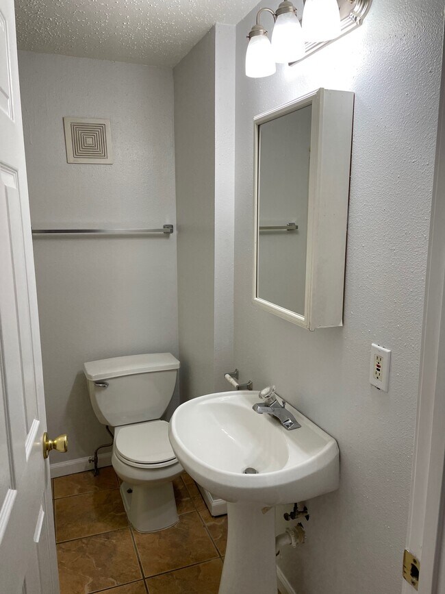 Building Photo - 4540 Flad Ave