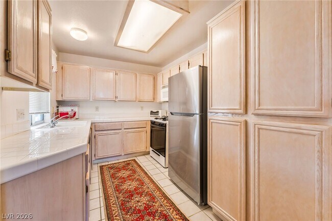 Building Photo - 3125 N Buffalo Dr