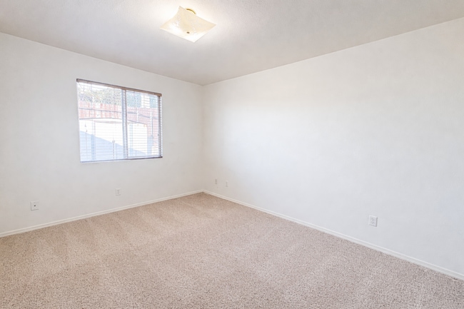 Building Photo - Unique 3 Bedroom, 3 Bathroom Home in Oceano