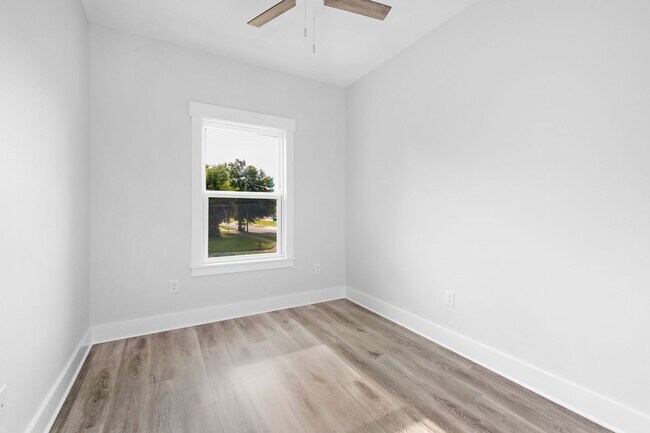 Building Photo - Modern 4BR Home with Private Fenced Yard Near the Beach
