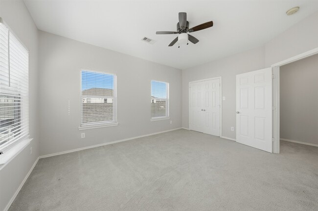 Building Photo - 1929 Kemah Village Dr