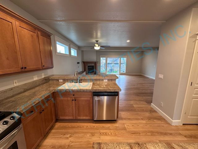 Building Photo - Spacious 4-Bedroom Retreat with 3.5 Baths in Happy Valley's Prime Location!