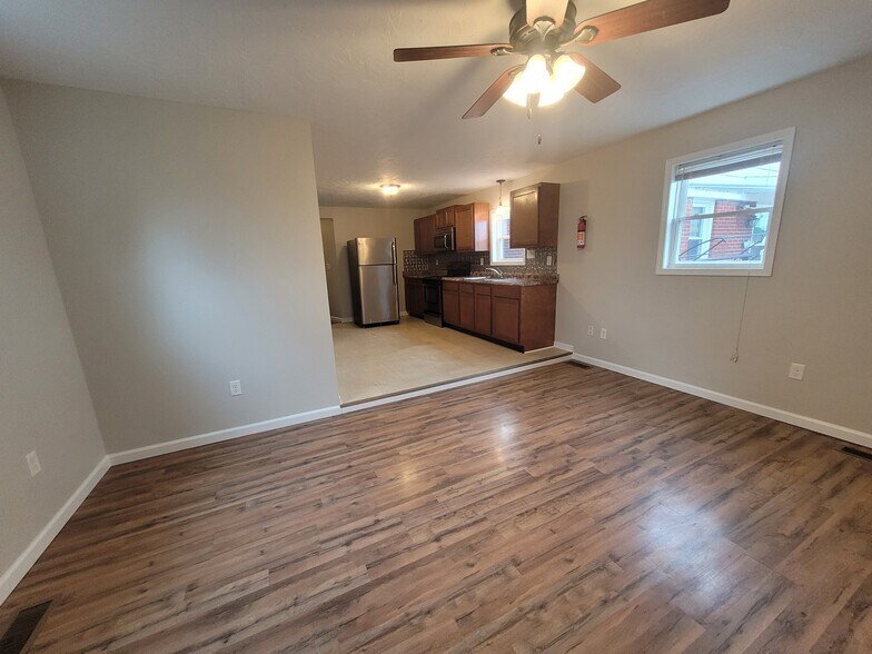Building Photo - 324 3rd St