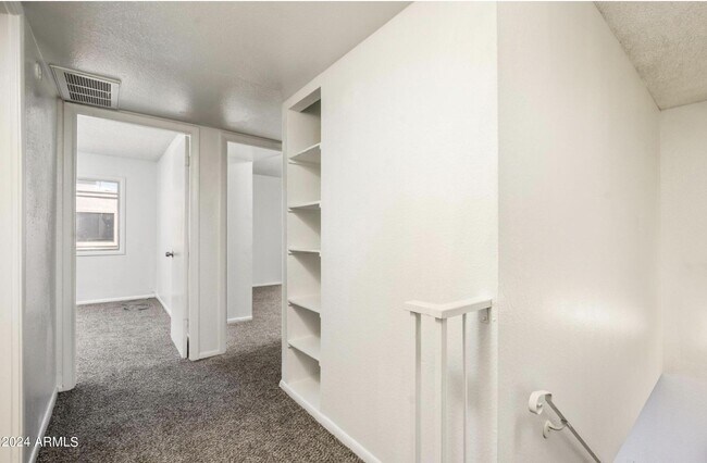 Building Photo - 4040 W Palomino Rd