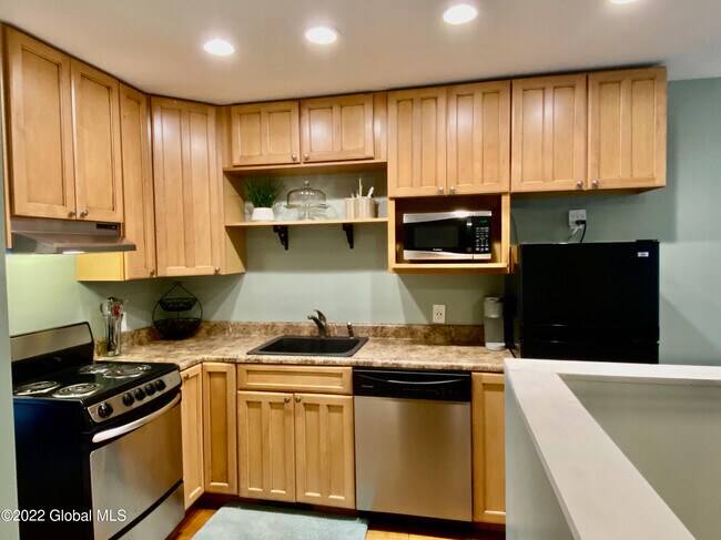 Building Photo - 4 Corinne Ct