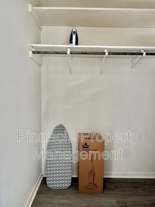 Building Photo - 2408 Lindenwood Dr