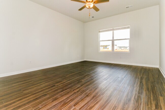 Building Photo - 245 Clydesdale Cir