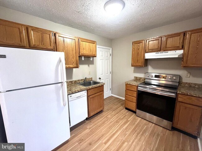 Building Photo - 1359 Jordan Dr