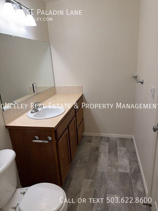 Building Photo - 4711 SE Paladin Ln