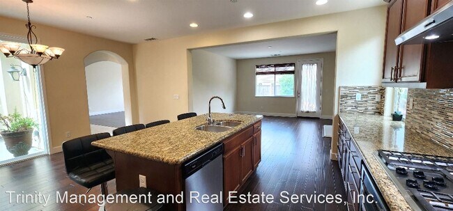 Building Photo - 4 br, 3.5 bath House - 235 Sorrento Lane