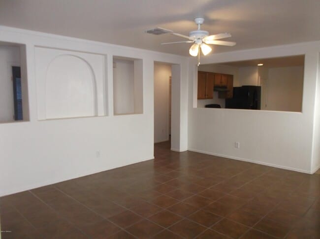 Building Photo - 6408 S Sunrise Valley Dr