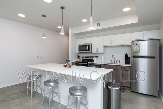Building Photo - 315 5th St