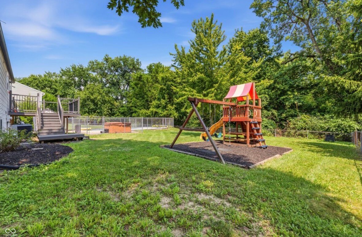 Building Photo - 9505 Thornwood Dr