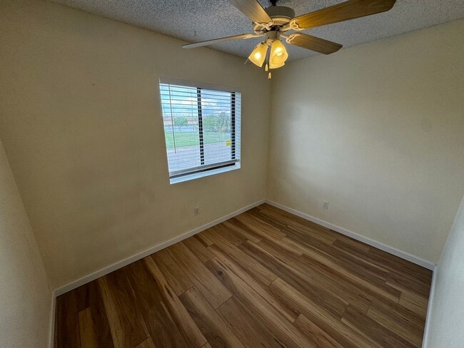 Building Photo - Centennial Lake Park Condo
