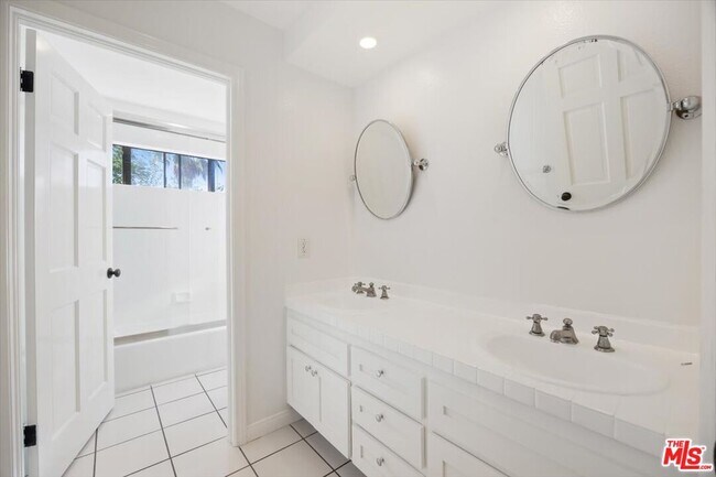 Building Photo - 3630 Roberts View Pl
