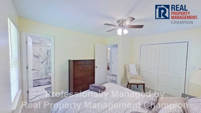 Building Photo - Spacious and Beautifully Updated 3 BD/2 BA...