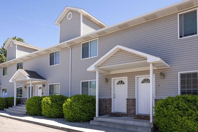 Building Photo - CALL TYE DIRECTLY FOR SHOWINGS AND APPLICATION DETAILS 208-313-6062. 2 Bed -1.5 Bath townhome in ...