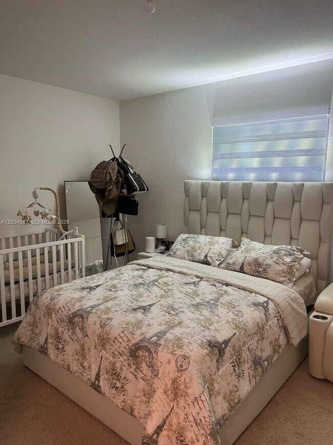 Building Photo - 1431 NE 3rd Ave