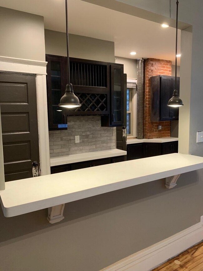 Building Photo - 825 S Braddock Ave