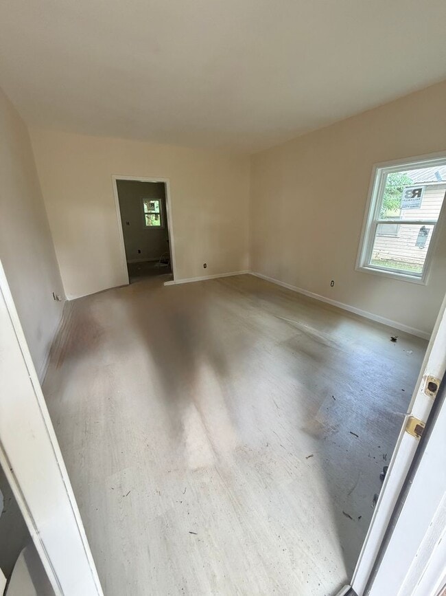 Building Photo - 2 bedroom 1 bath house