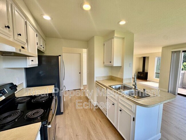 Building Photo - 17319 Stone Ct N