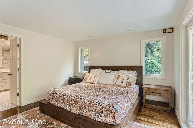 Building Photo - 4 br, 3 bath House - 10204 SE 27th St