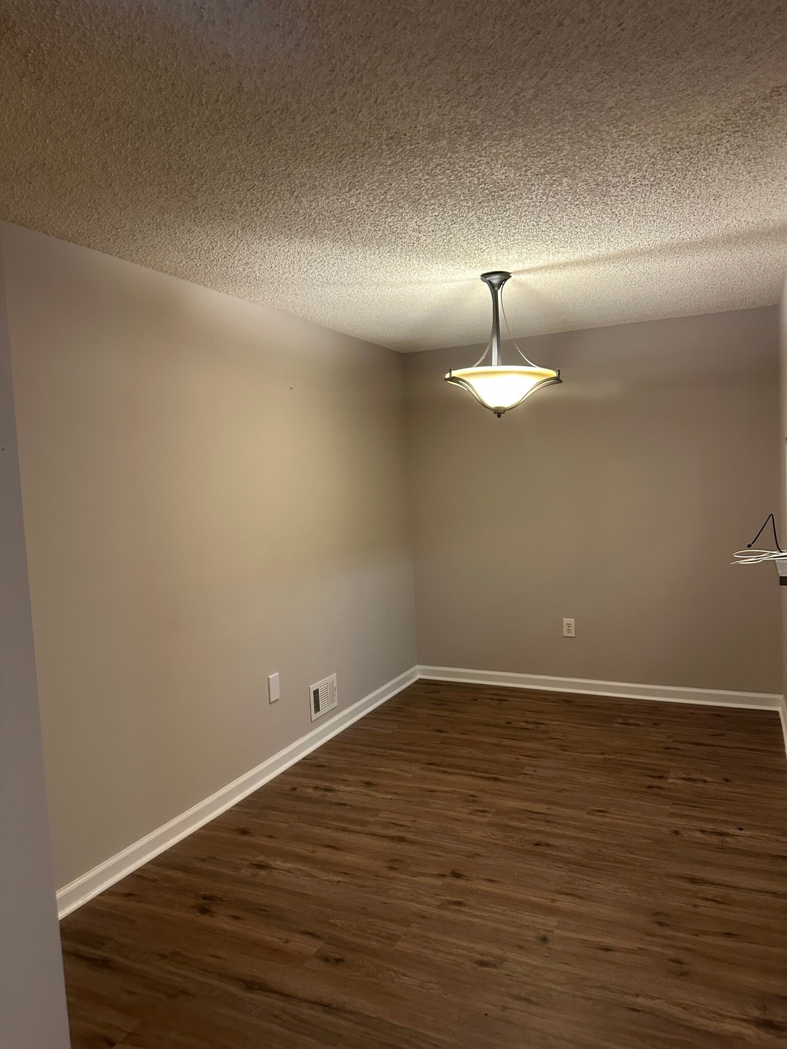 Building Photo - 37 Mendrey Ct