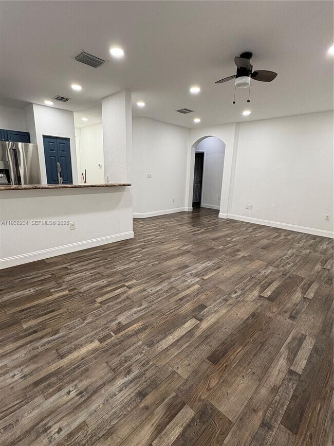 Building Photo - 2853 SE 1st Dr