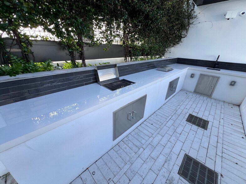 Building Photo - 20510 NW 21st Ave