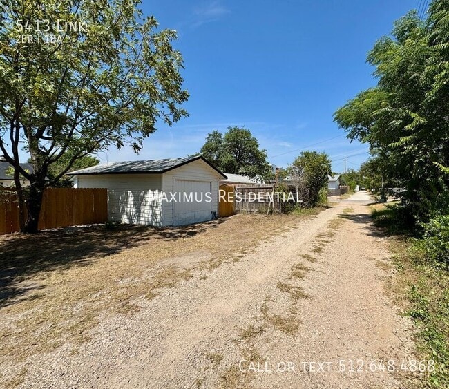 Building Photo - 5413 Link-