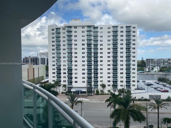 Building Photo - 3001 S Ocean Dr