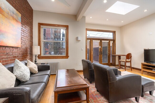 Building Photo - 2633 Adams Mill Rd NW